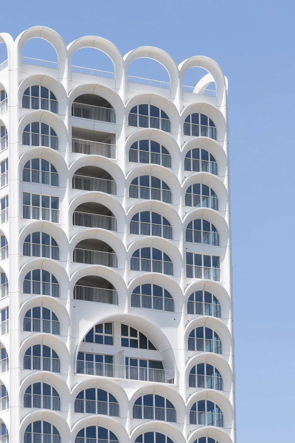 la porte bleue by pietriarchitectes