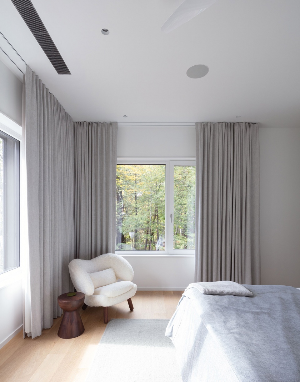 forest lake house by pachano vollert architecture