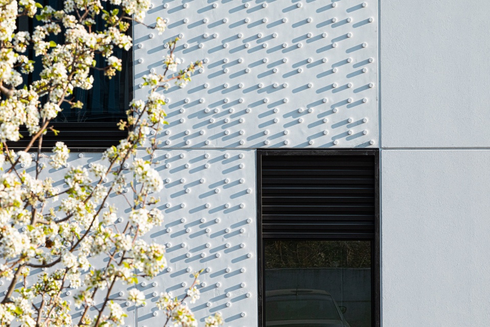 trafilerie mazzoleni administration centre by studiocapitanioarchitetti