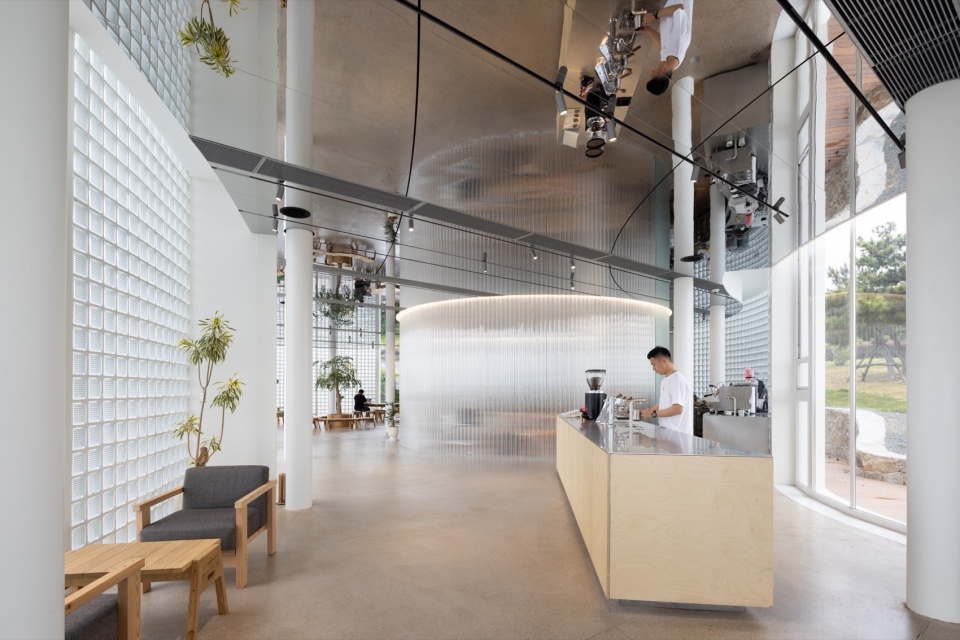 dotcom coffee青岛海边店 Atelier Loong