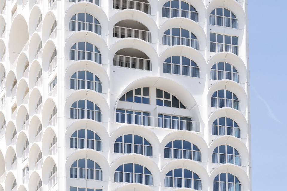 la porte bleue by pietriarchitectes
