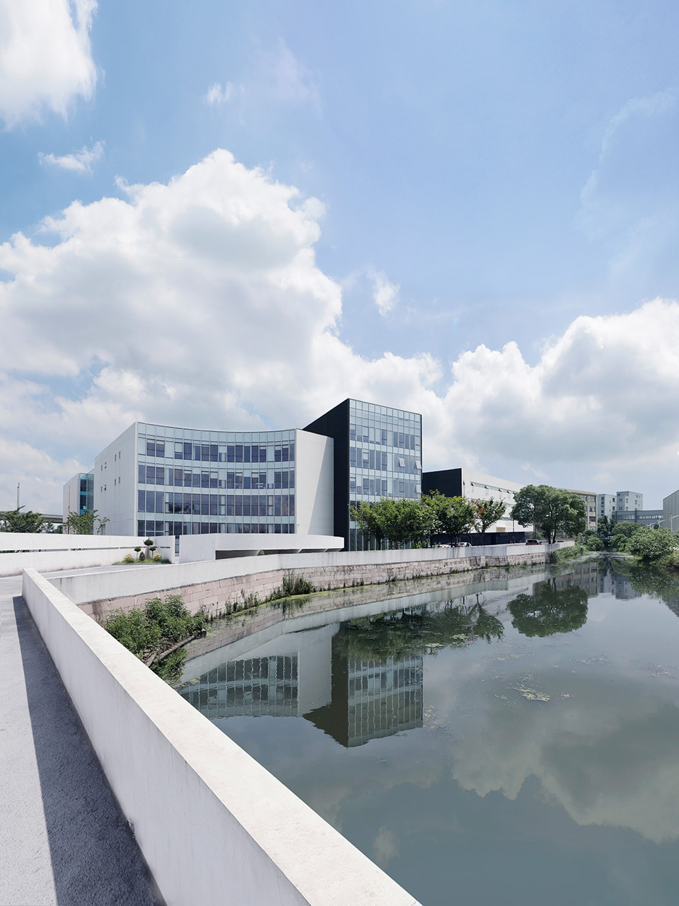 brloote headquarters by greater dog architects