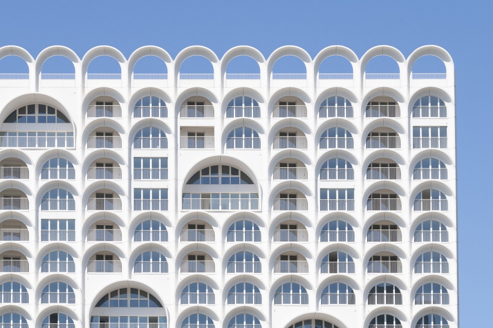 la porte bleue by pietriarchitectes