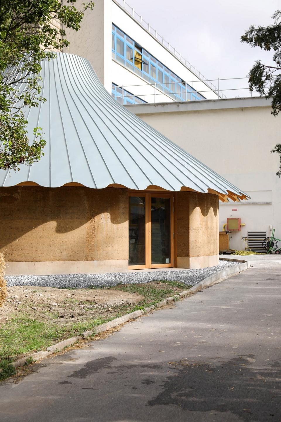 le vau pavilion by latelier senzu