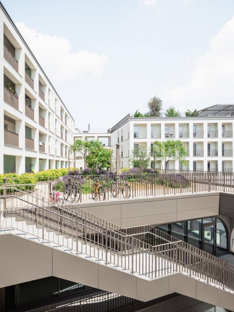 perlach plaza by alleswirdgut