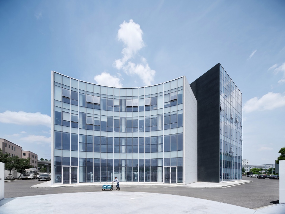 brloote headquarters by greater dog architects