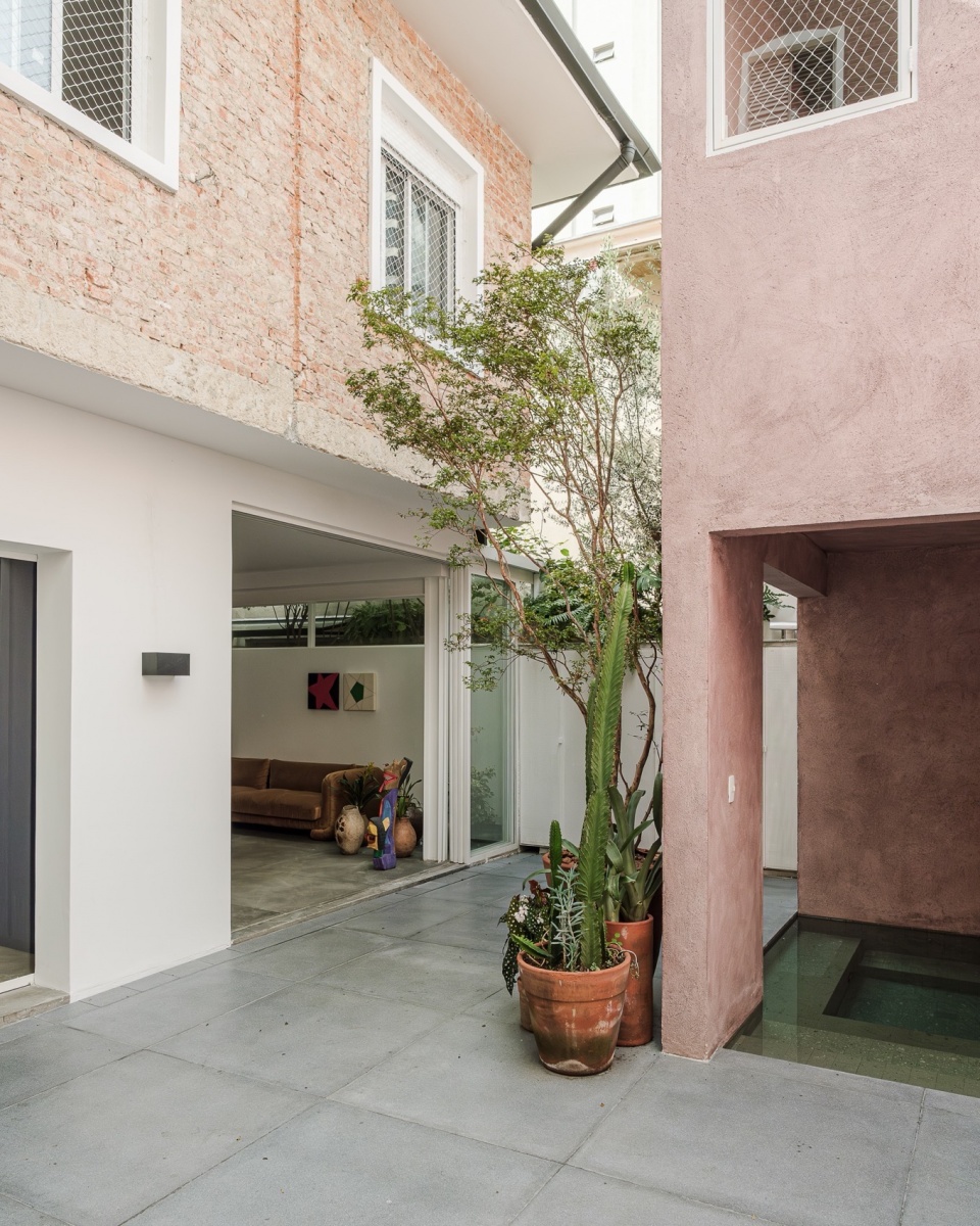 renovation and expansion vila mariana house by entre escalas