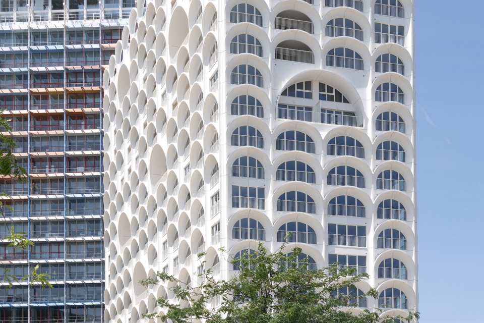 la porte bleue by pietriarchitectes