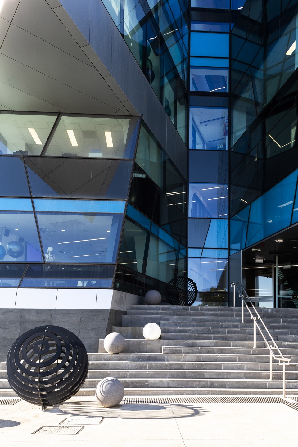 deakin university specialised indoor exercise and sport science teaching building by ds architects
