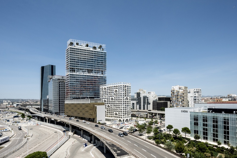la porte bleue by pietriarchitectes