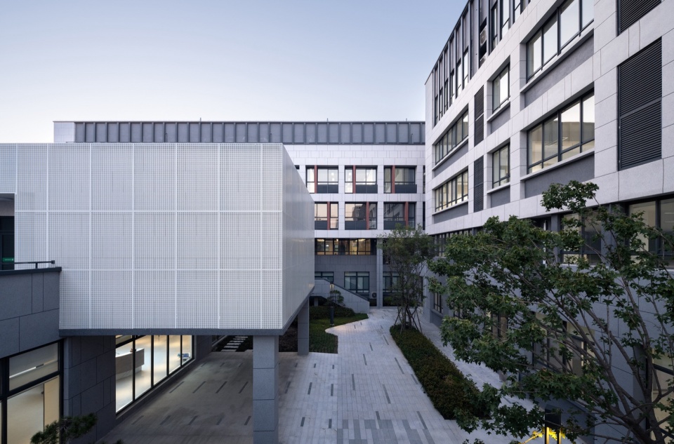 河南安阳振中学校 山东建筑大学建筑城规学院象外营造工作室