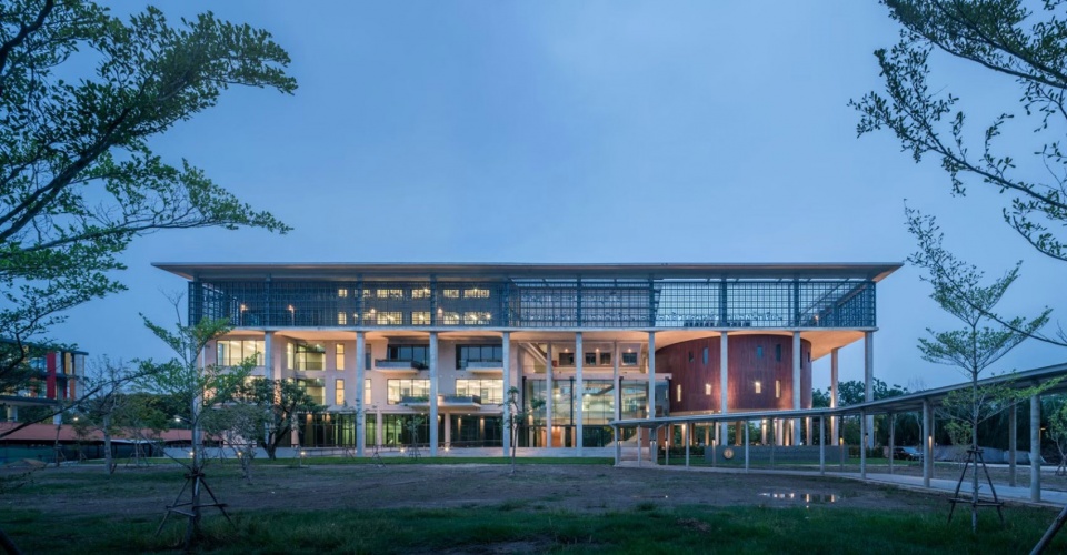 Faculty of Learning Sciences and Education Thammasat University by Arsomsilp Community and Environmental Architect Co Ltd