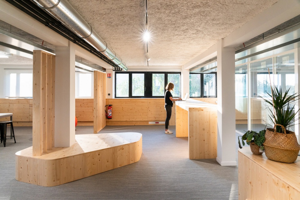 apollo offices by ggr architectes