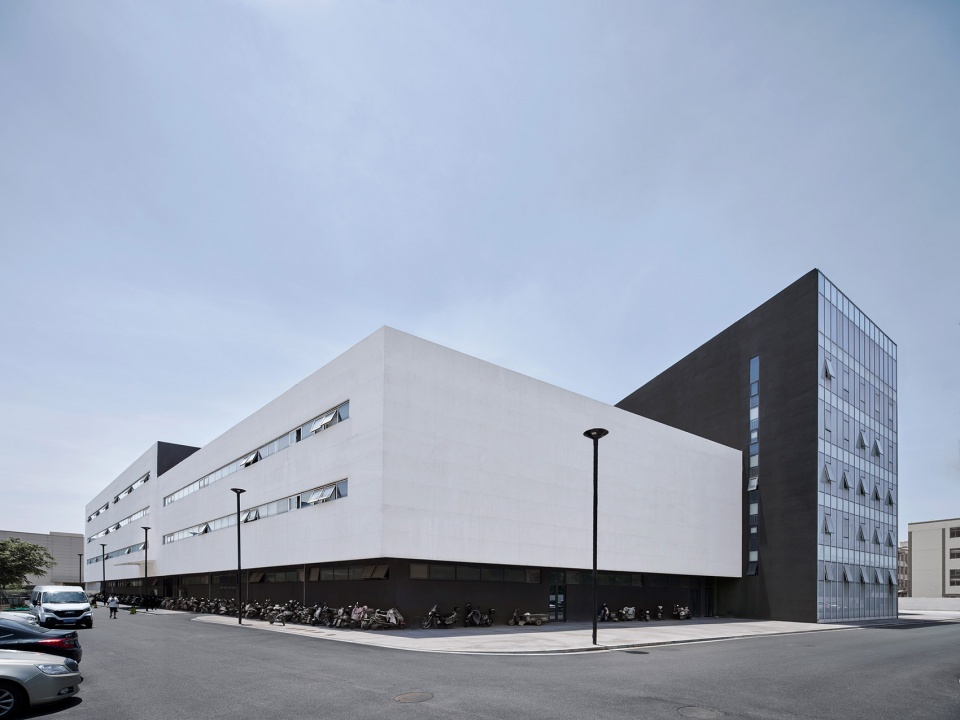 brloote headquarters by greater dog architects