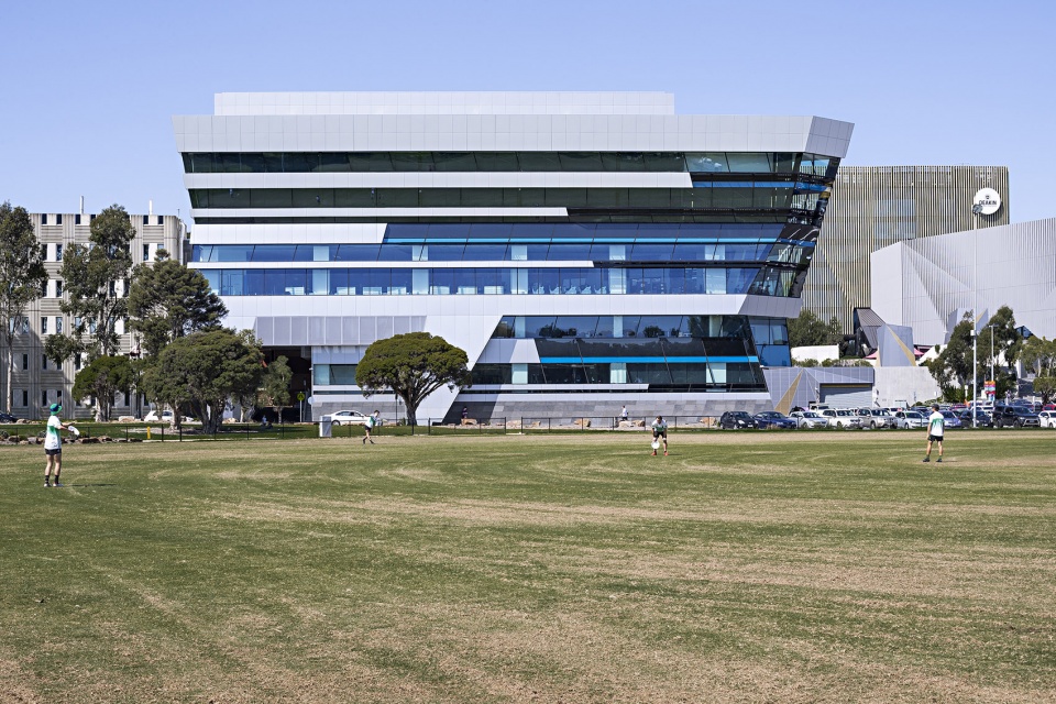 deakin university specialised indoor exercise and sport science teaching building by ds architects
