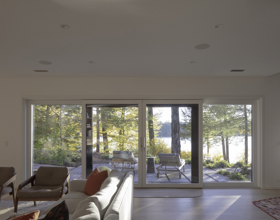 forest lake house by pachano vollert architecture