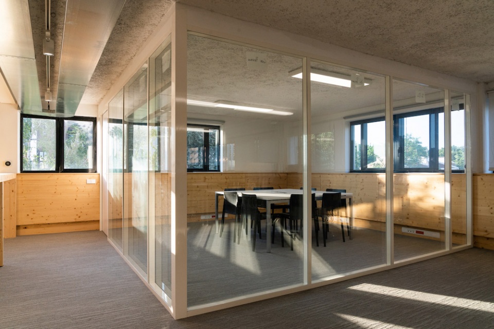 apollo offices by ggr architectes
