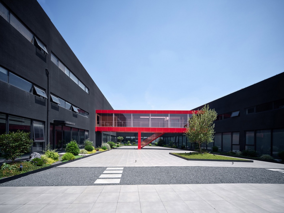 brloote headquarters by greater dog architects