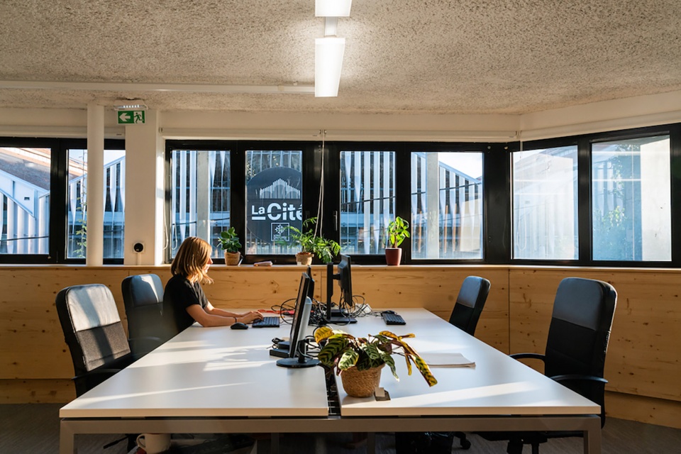 apollo offices by ggr architectes