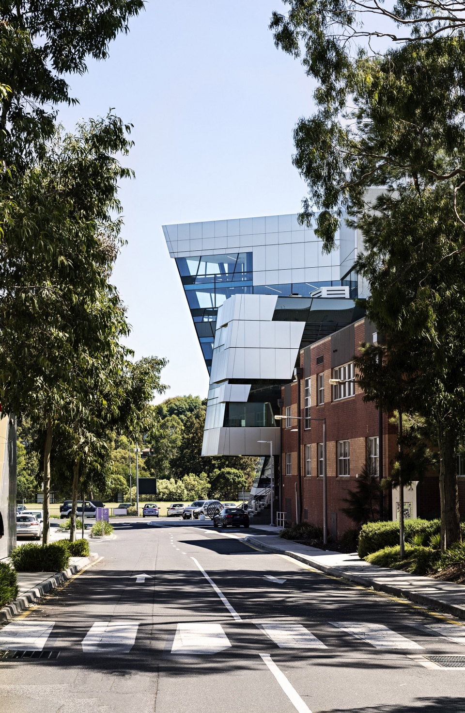 deakin university specialised indoor exercise and sport science teaching building by ds architects