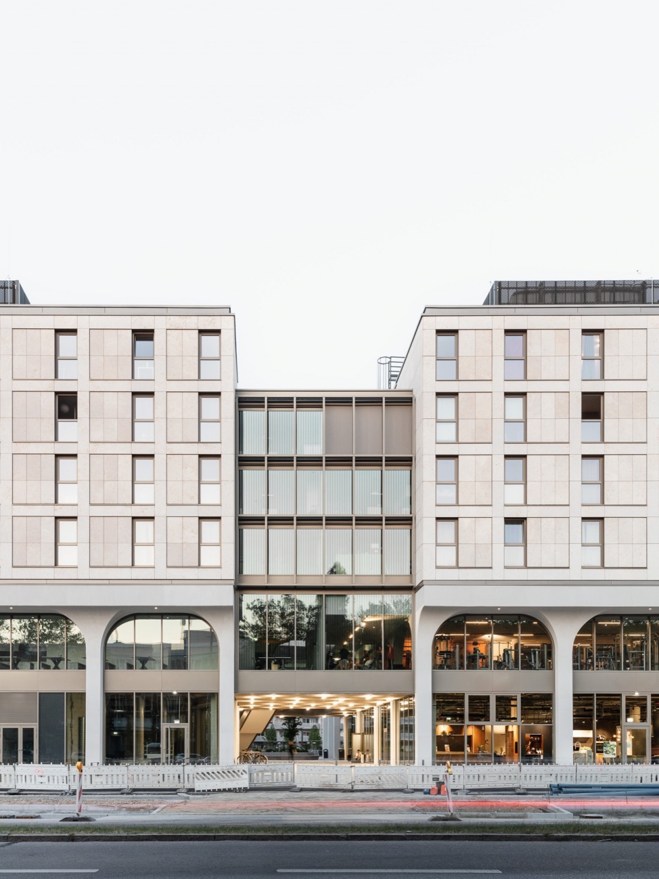 perlach plaza by alleswirdgut
