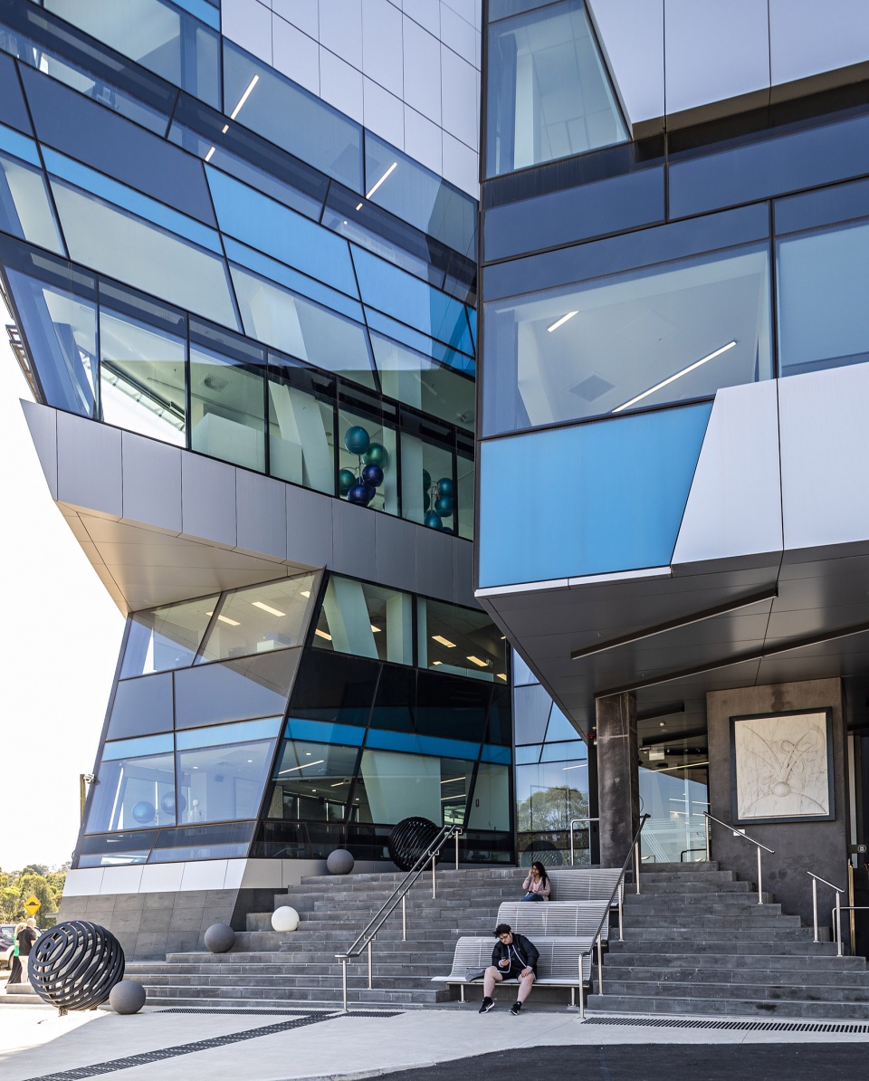 deakin university specialised indoor exercise and sport science teaching building by ds architects