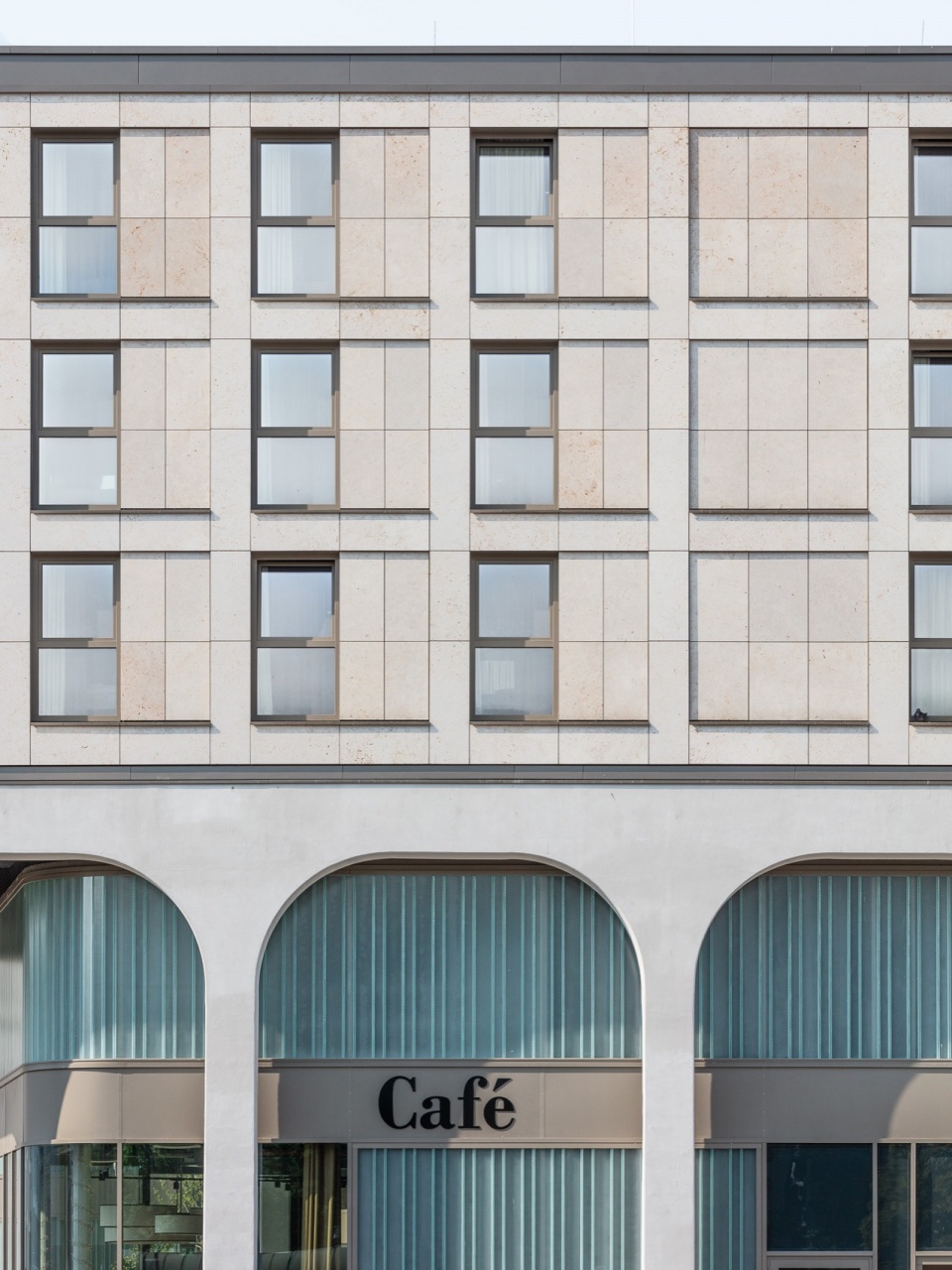 perlach plaza by alleswirdgut