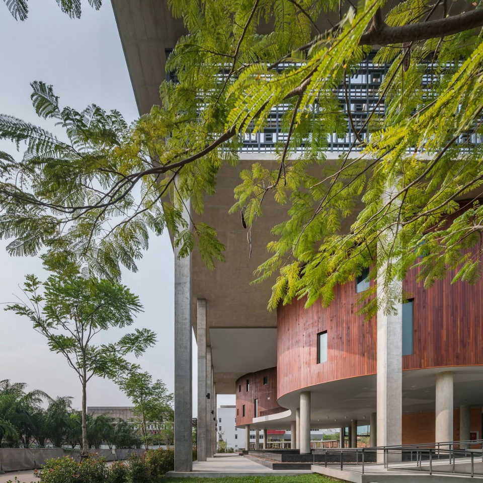 Faculty of Learning Sciences and Education Thammasat University by Arsomsilp Community and Environmental Architect Co Ltd