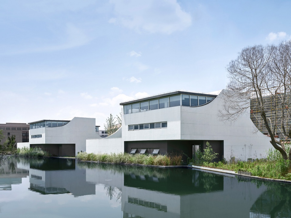 brloote headquarters by greater dog architects