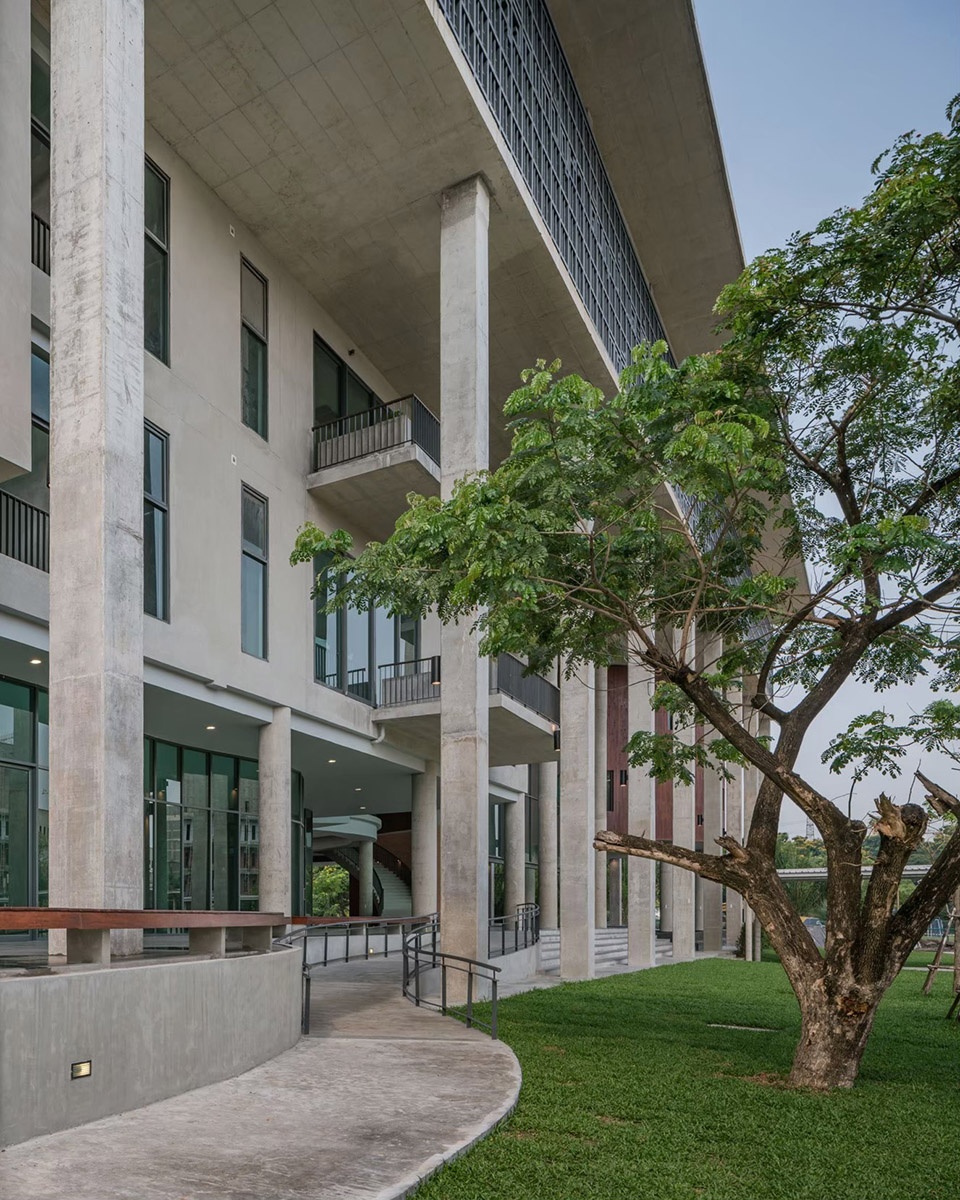 Faculty of Learning Sciences and Education Thammasat University by Arsomsilp Community and Environmental Architect Co Ltd