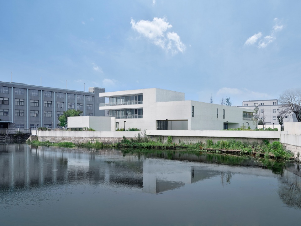 brloote headquarters by greater dog architects