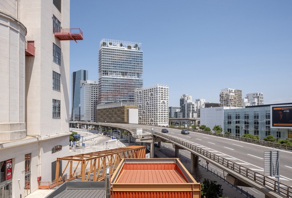 la porte bleue by pietriarchitectes