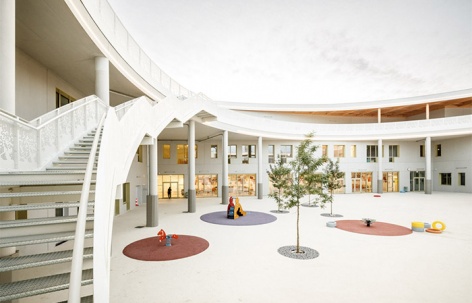 Geneviève de Gaulle Anthonioz校园综合体 / Atelier Aconcept