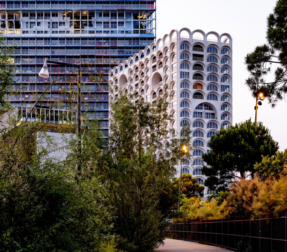 la porte bleue by pietriarchitectes