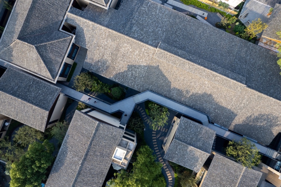 Jian Hotel by Office Canopy of Architecture