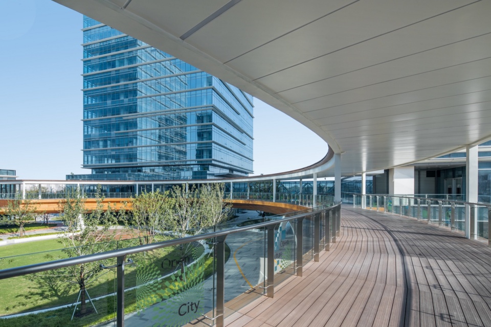 环形廊桥二层 ©张超 sipurd modern service industrial park by re studio