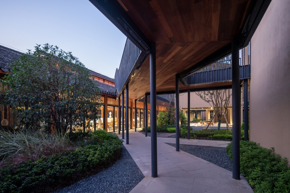 Jian Hotel by Office Canopy of Architecture