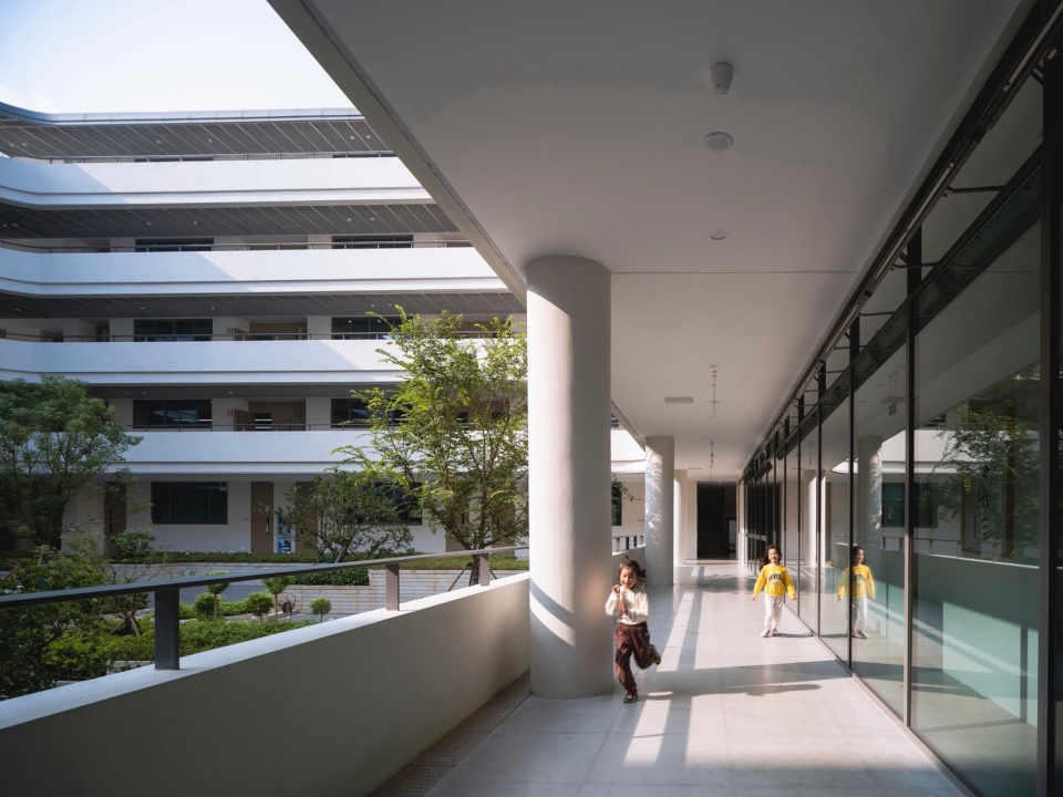 大关小学祥符校区 实景照 教学楼走廊 ©刘国威