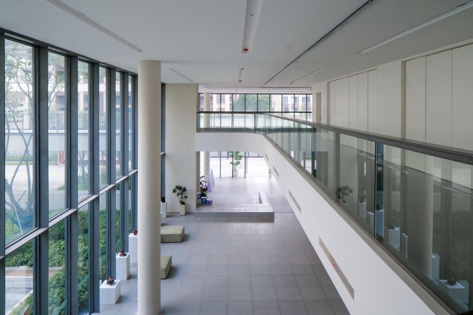 大关小学祥符校区 实景照 教学楼门厅 ©刘国威