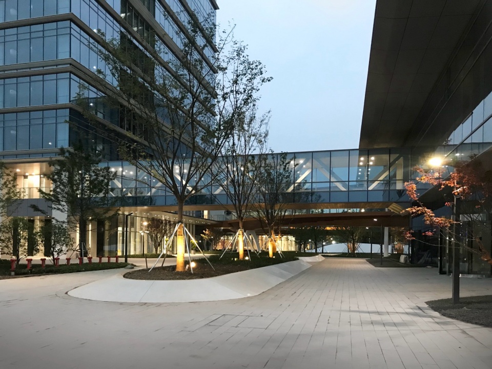 园区夜景 ©re studio重塑设计(启迪设计北京分公司) sipurd modern service industrial park by re studio