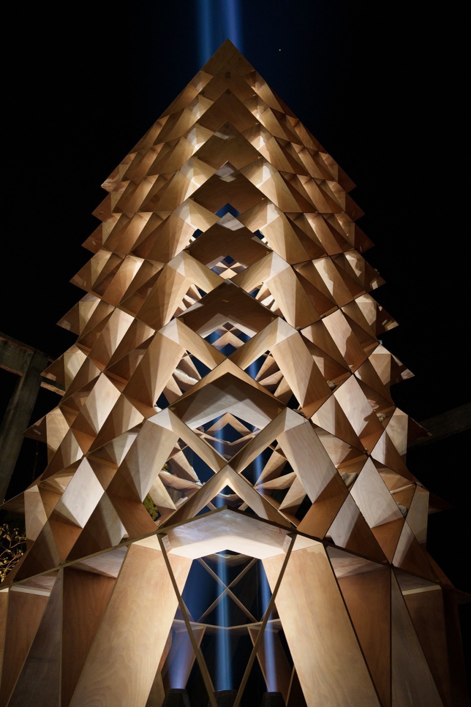 . 叠凳火塔夜景 Wood Lace Tower at night ©何俊杰