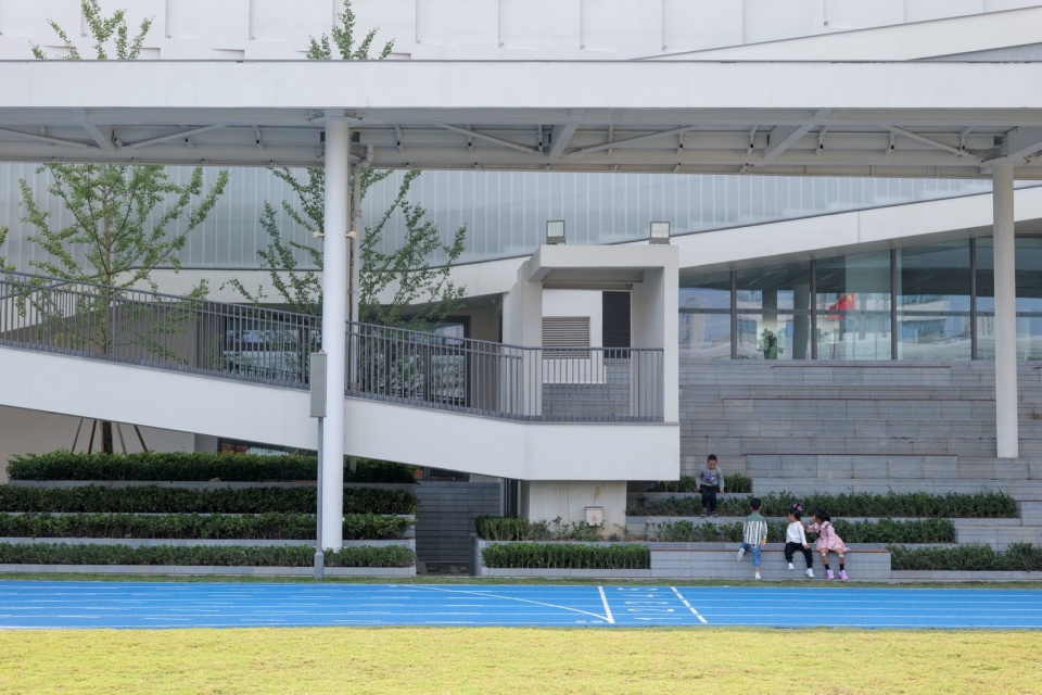 大关小学祥符校区 实景照 田径场看台局部 ©刘国威