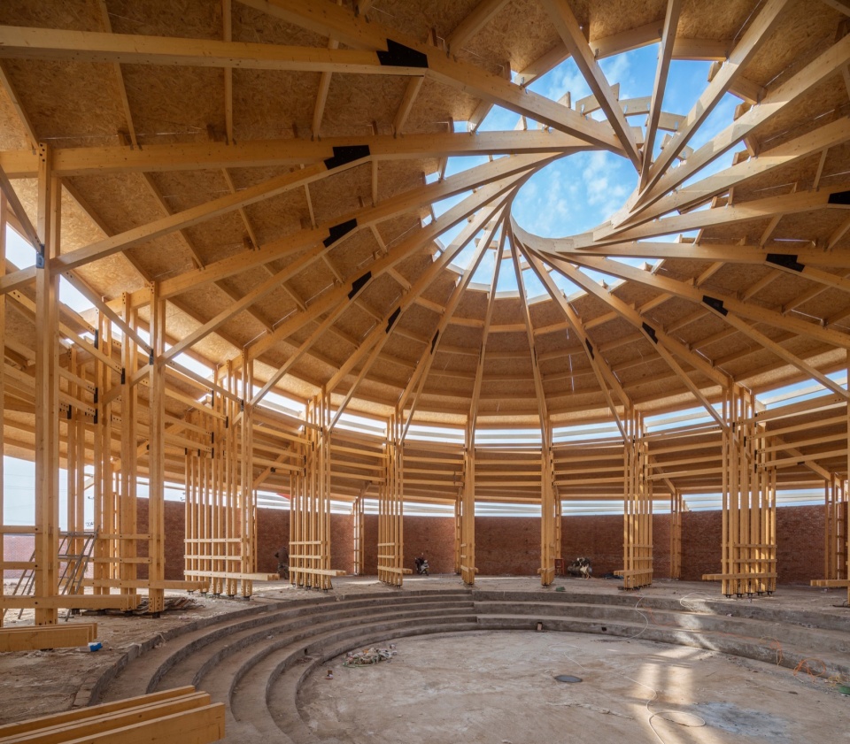 屋架施工中 © 金伟琦 prepared rehmannia root crafts exhibition hall by luo studio