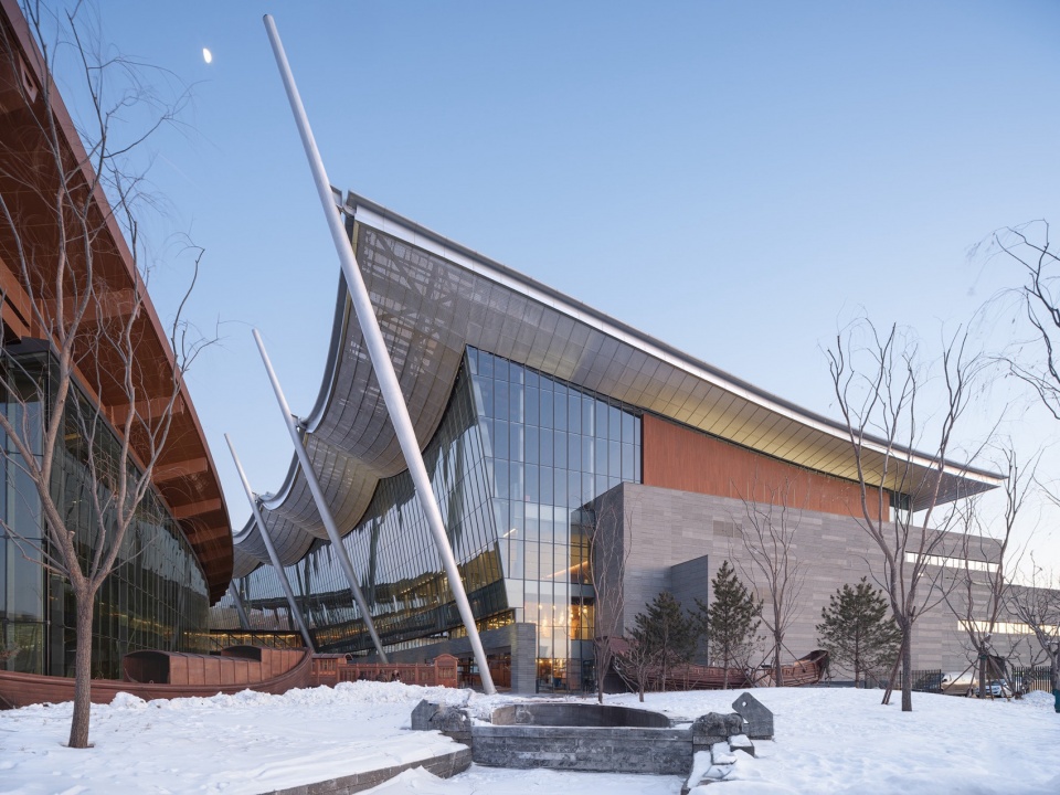 高耸的梭形柱体现桅杆意象 the grand canal museum of beijing by china architecture design and research group and arep