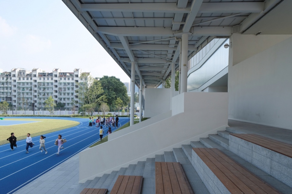 大关小学祥符校区 实景照 田径场看台局部 ©刘国威