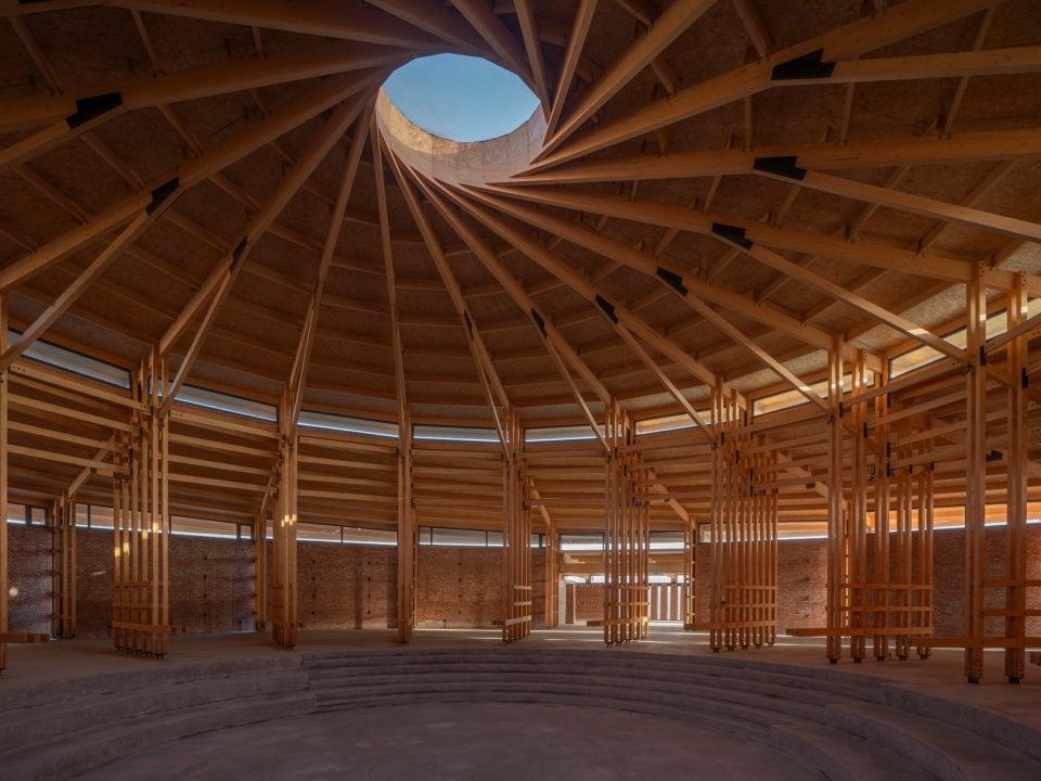 主展厅朝向入口 © 金伟琦 prepared rehmannia root crafts exhibition hall by luo studio