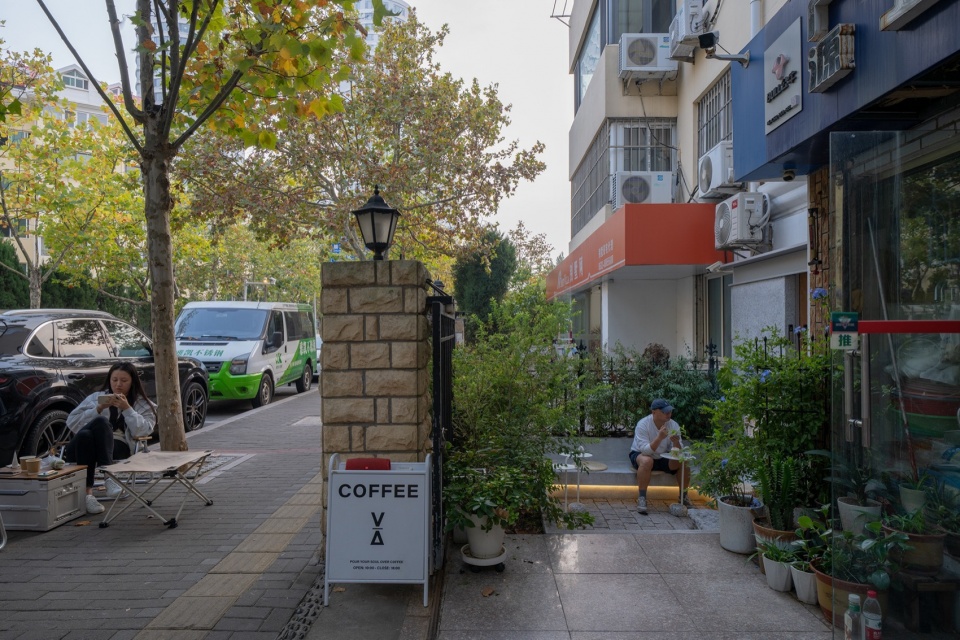 街道与下沉花园 pour over coffee by atelier waterside