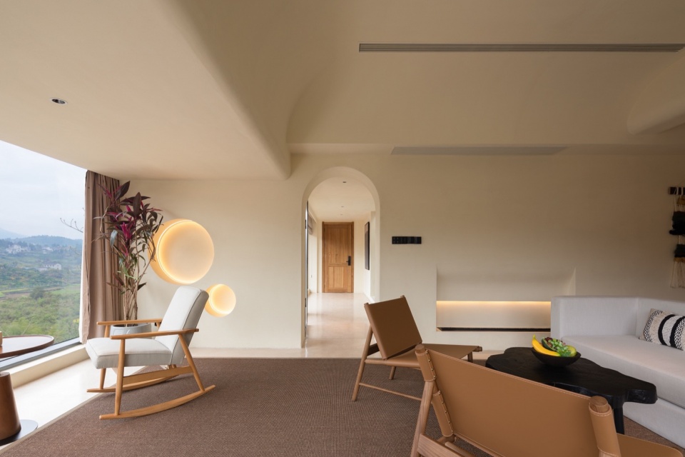 .弧形天花及墙面打造一体化空间Arched Ceilings and Walls Creating Integrated Spaces