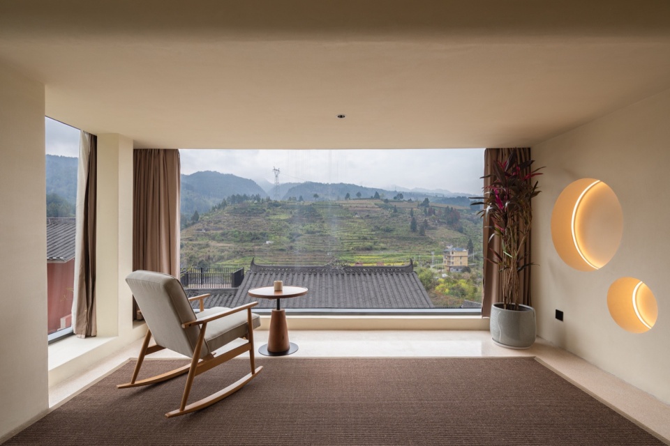 .客房内视野眺望远山Rooms Windows Framing Distant Mountains