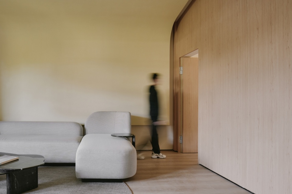 客厅去往卧室 From the living room to the bedroom